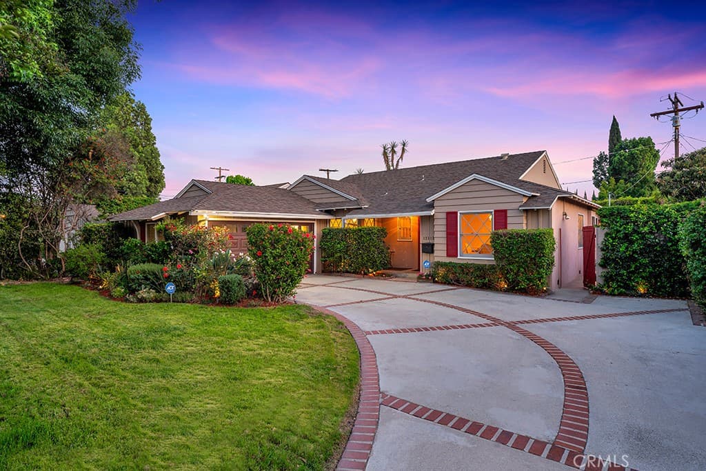12312 Erwin Street