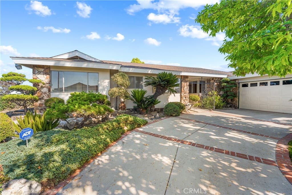 860 Ridgecrest