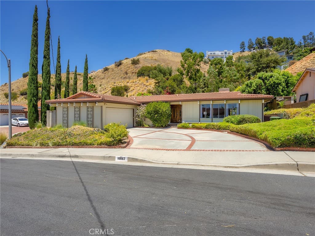 10087 Sully Drive
