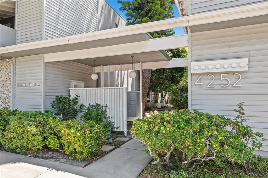 4252 fair Avenue 22