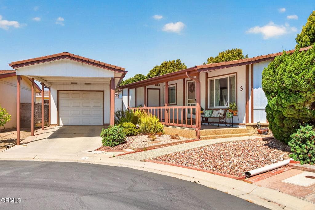 3 Poinsettia Gardens Drive 3