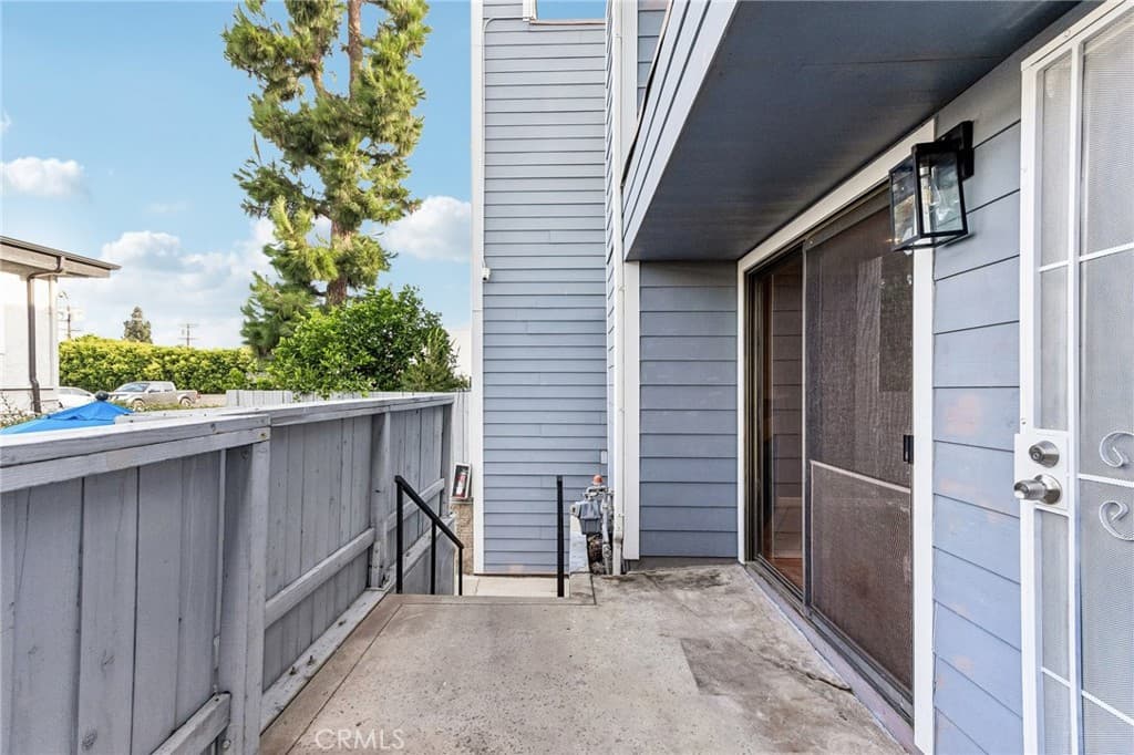 15113 Saticoy Street 25