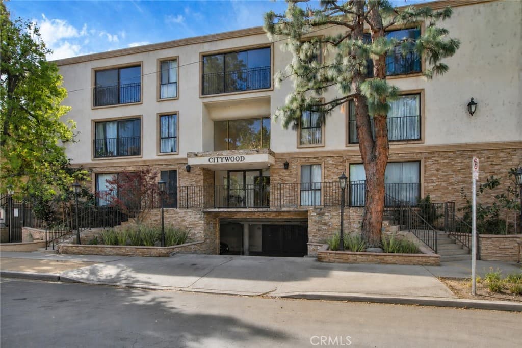 15344 Weddington Street 102