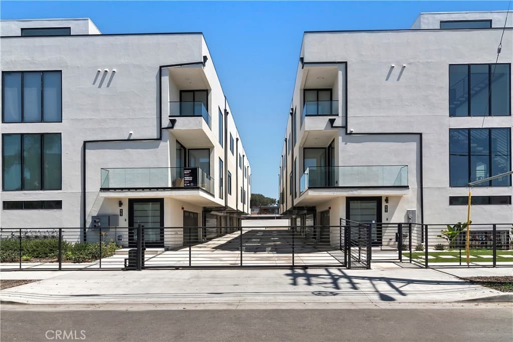 6511 N Contour