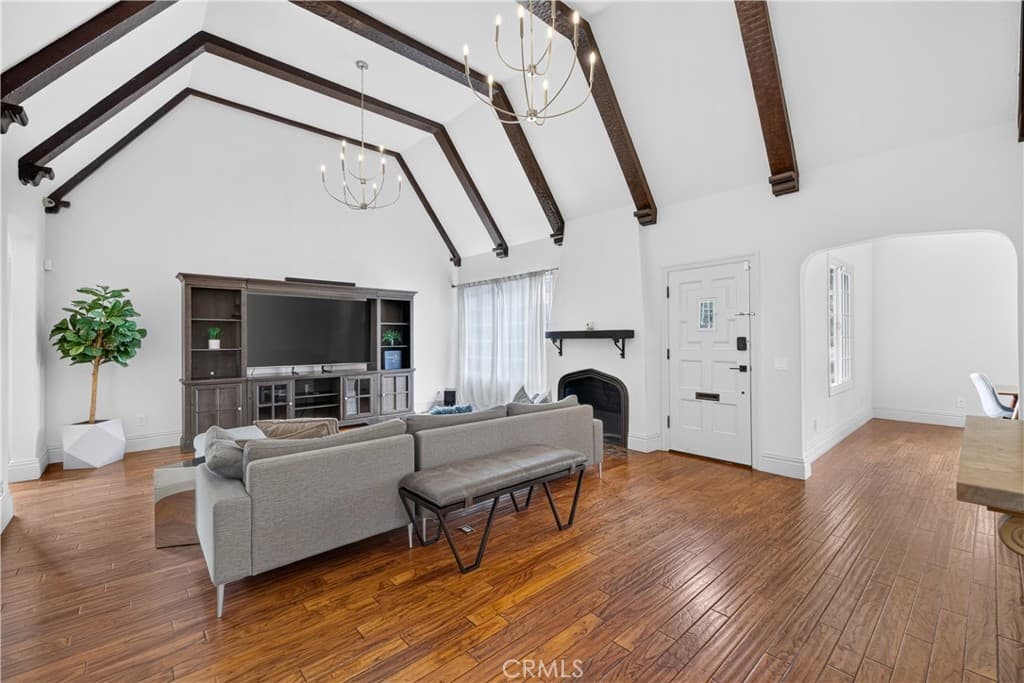 515 N Crescent Heights