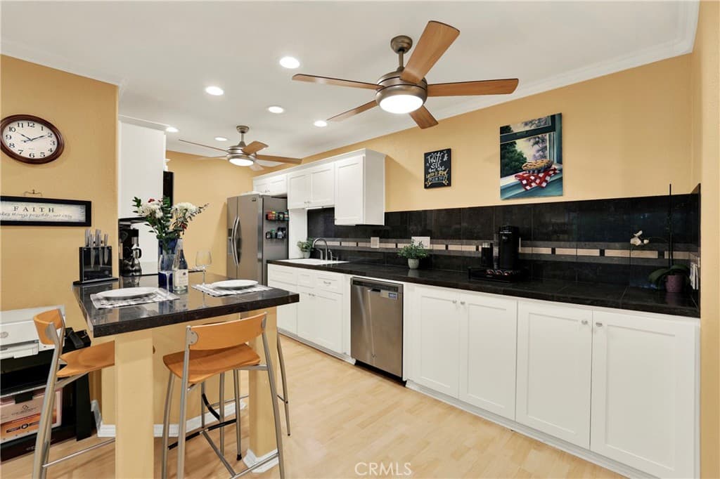 552 N Bellflower 303