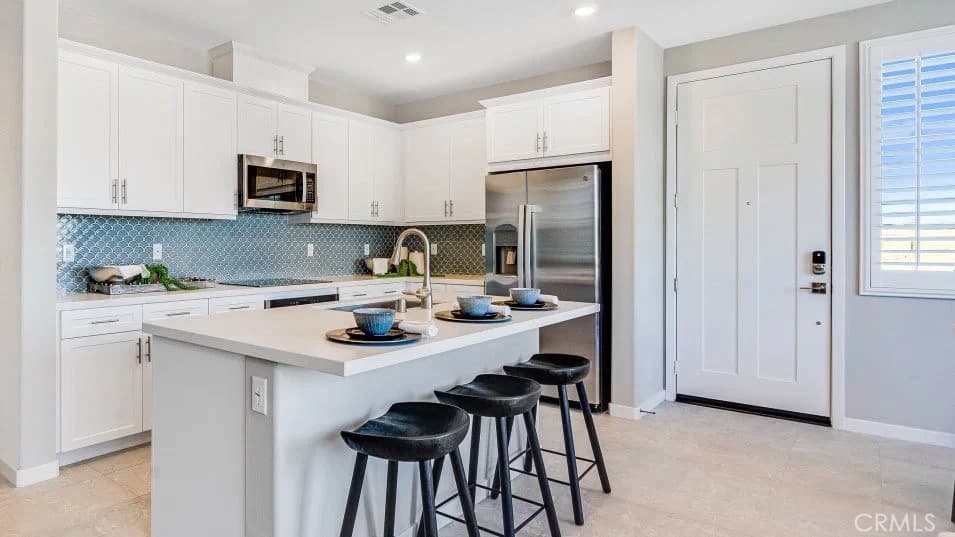 2863 E Amberley Privado