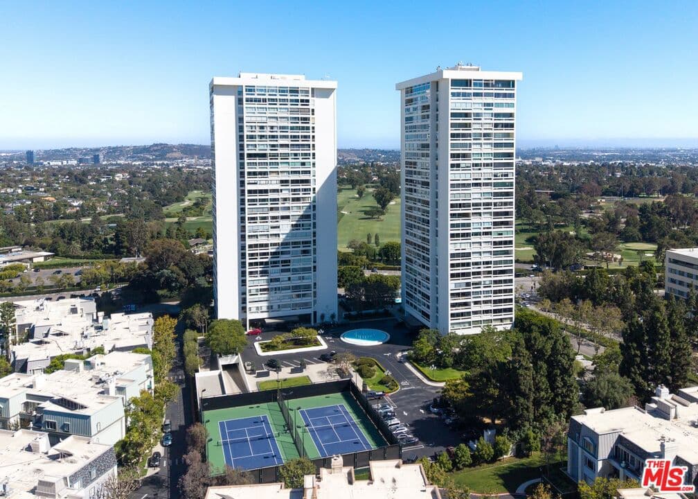 2220 Avenue Of The Stars 2701