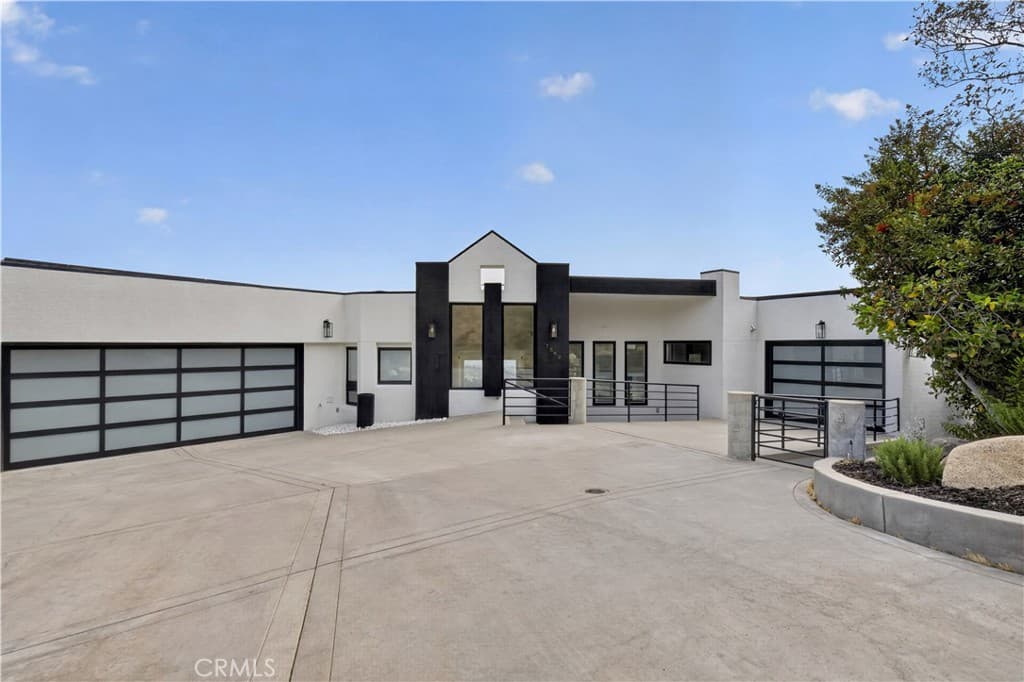 1562 Glen Oaks