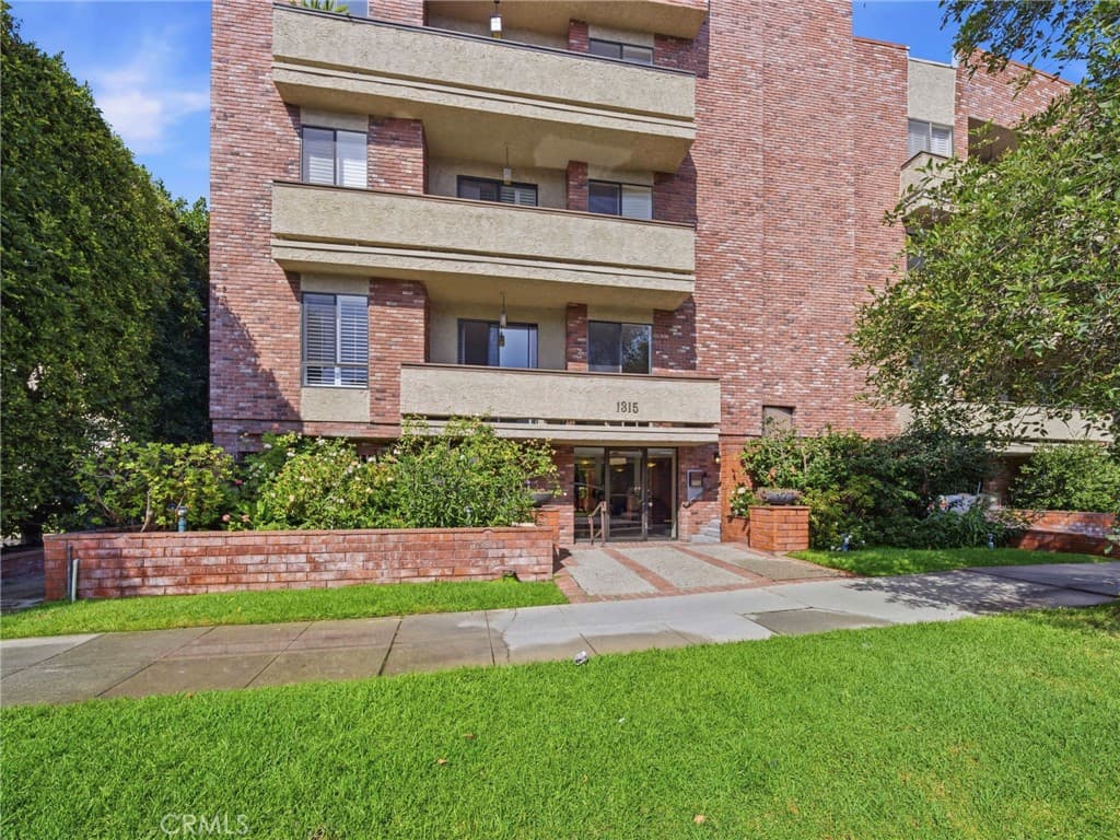 1315 roxbury dr 204