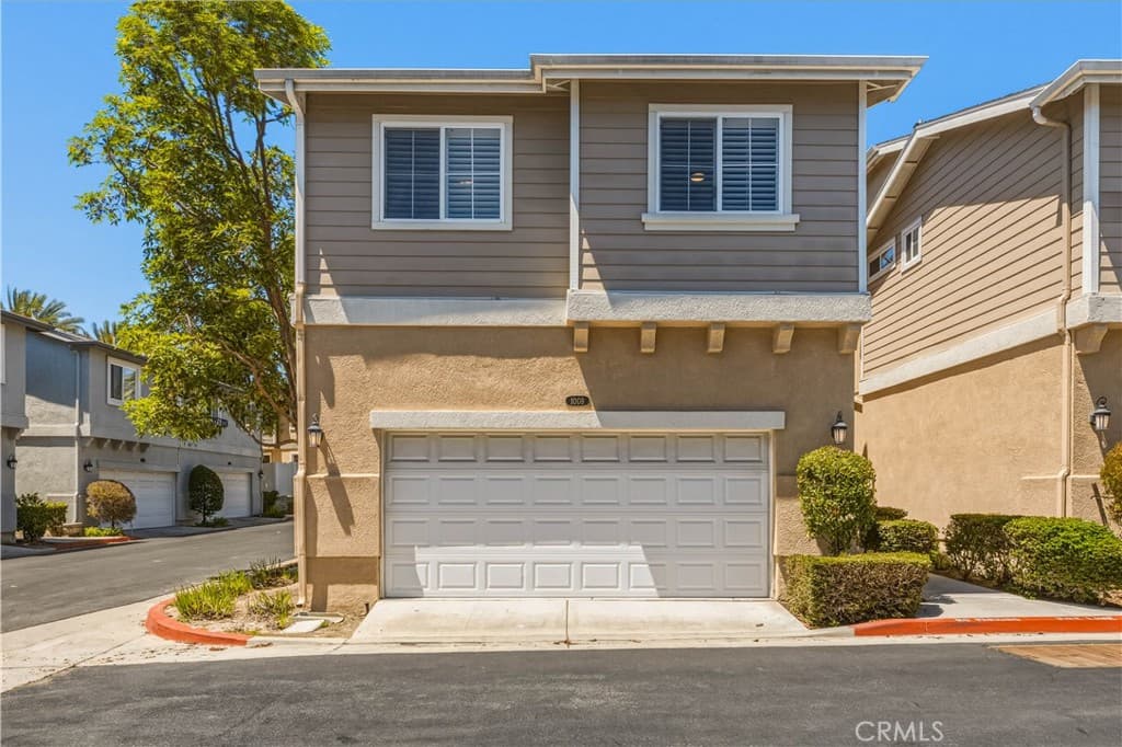 1009 Bayberry Court
