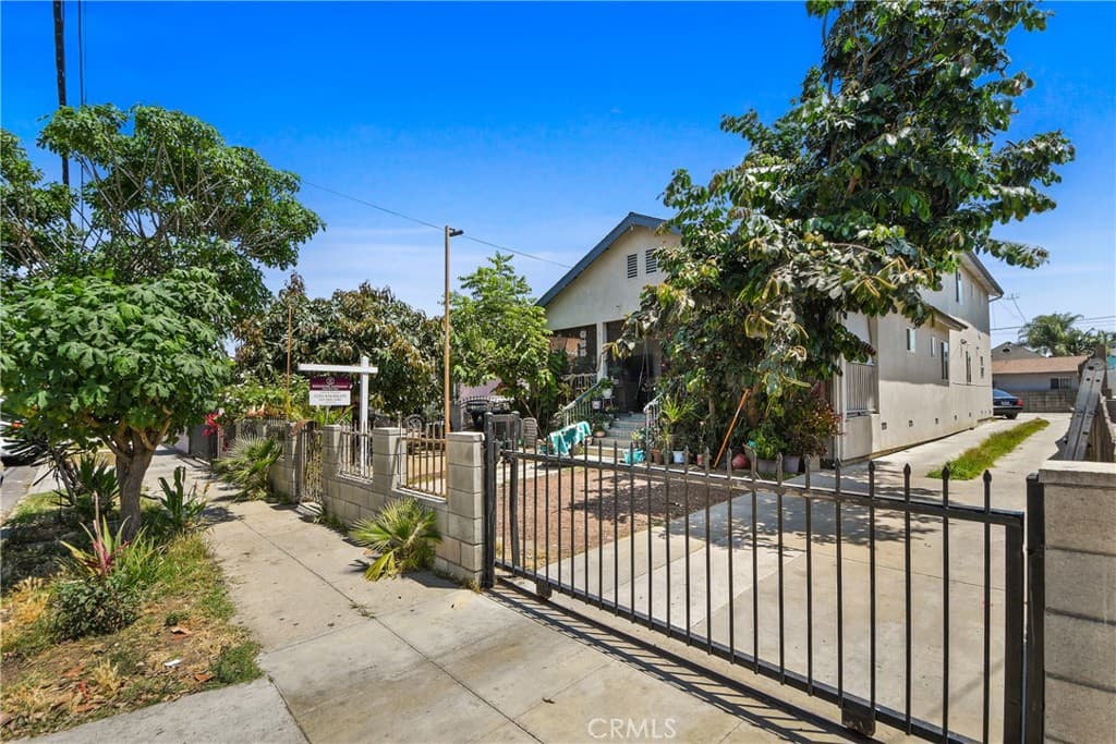 232 E 47th