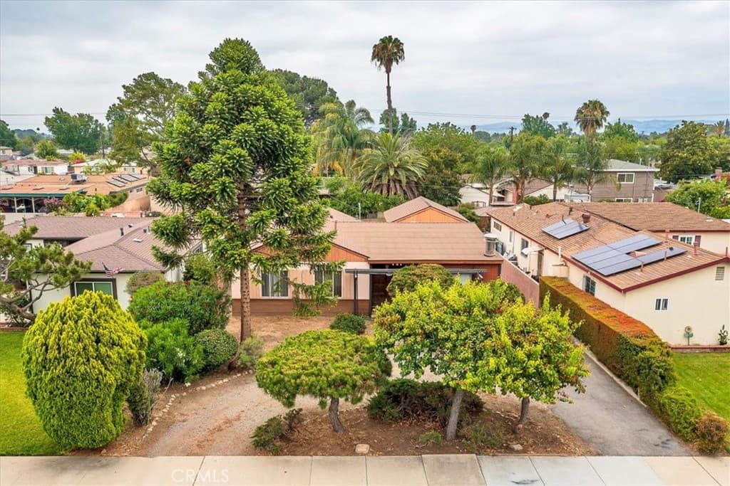 949 W Rosewood Court