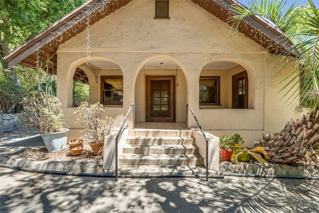 611 E Grandview