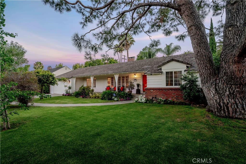 6843 Chisholm