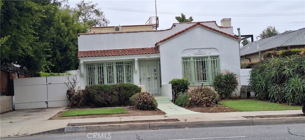 906 N Crescent Heights