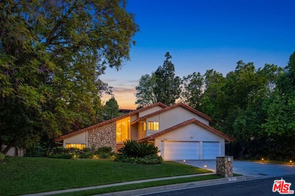 4070 Falling Leaf Drive