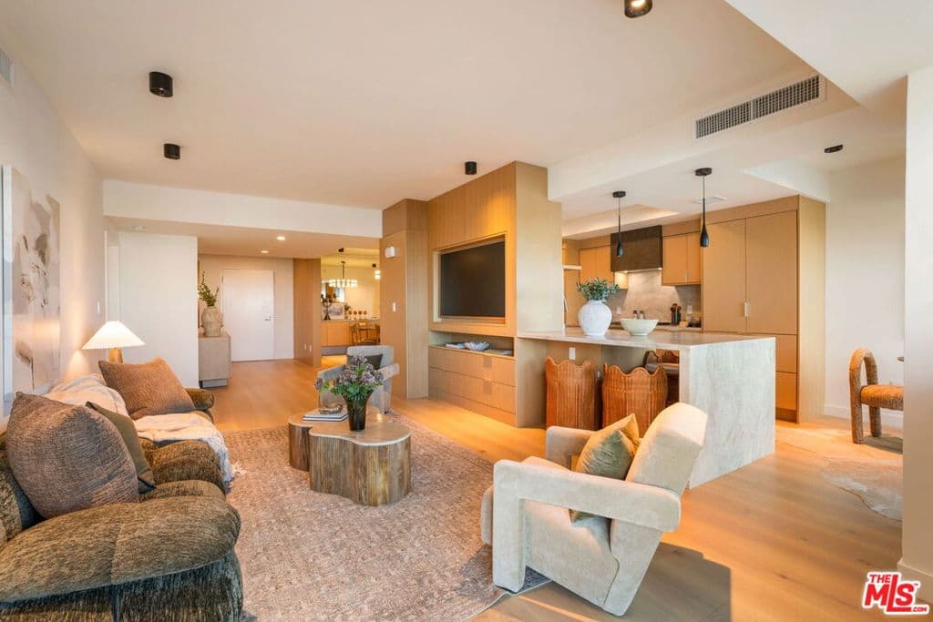 13600 Marina Pointe Drive 604