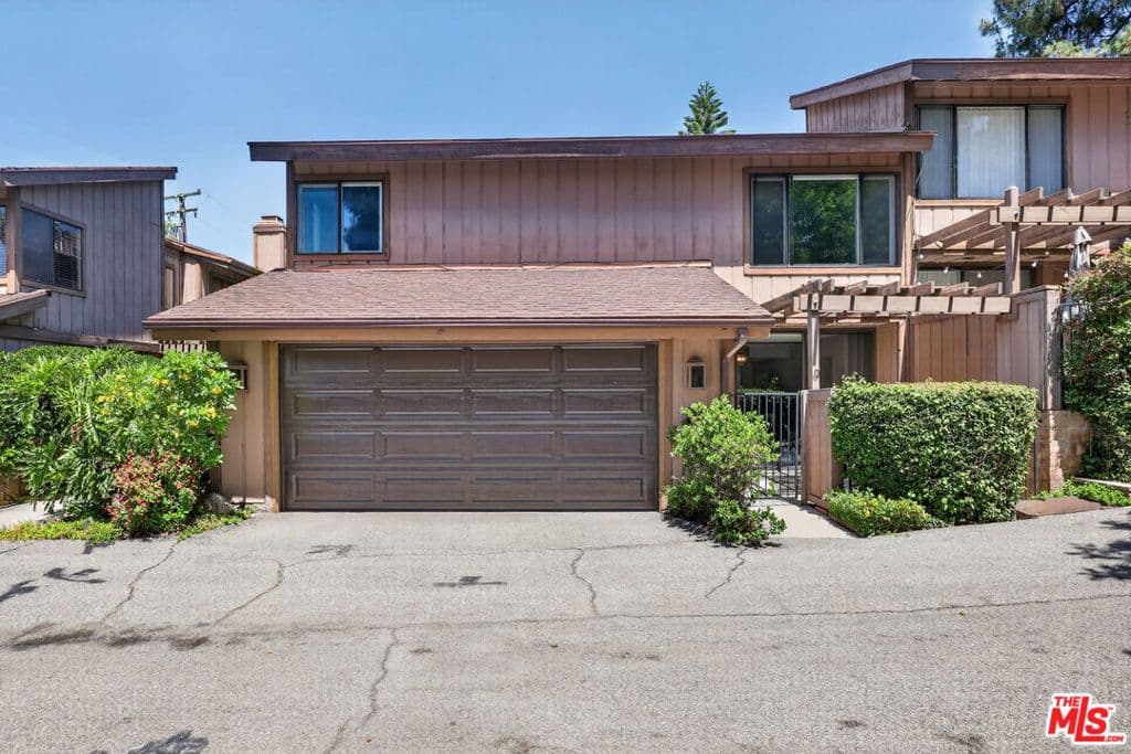 21 Northwoods Lane