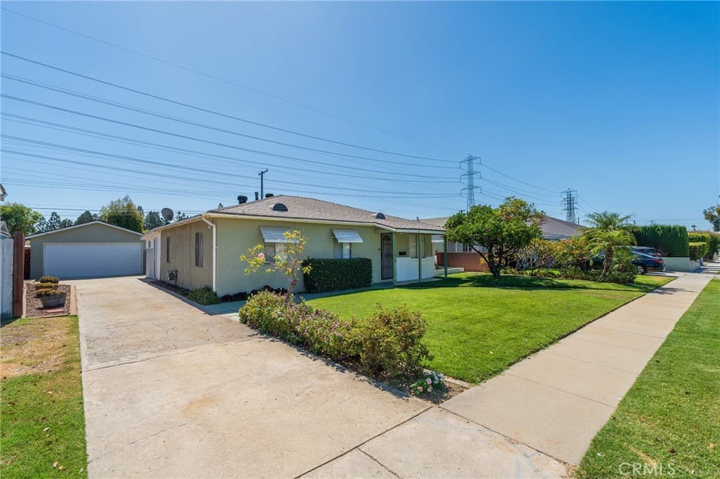 13928 Carfax Ave.