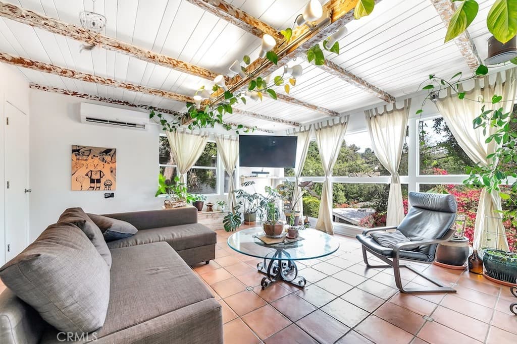8869 Lookout Mountain Ave