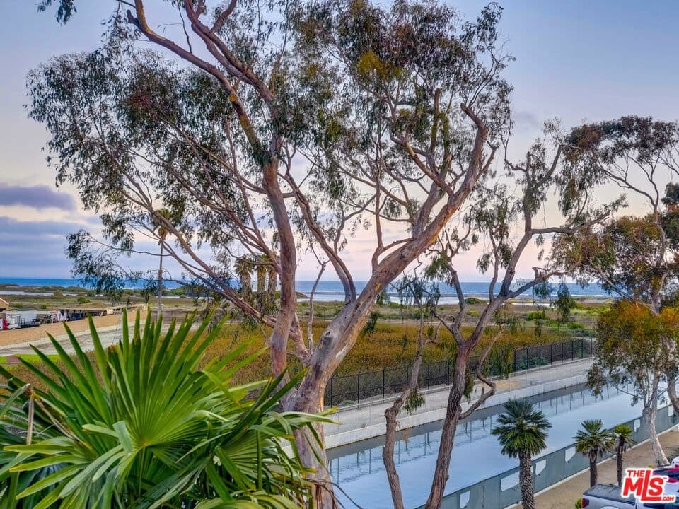 948 Lighthouse Way
