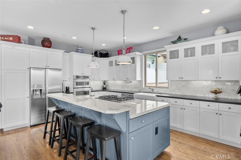 614 Manhattan Beach Boulevard