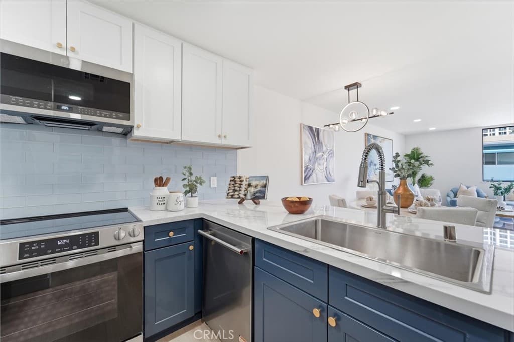 1140 E Ocean Boulevard 109
