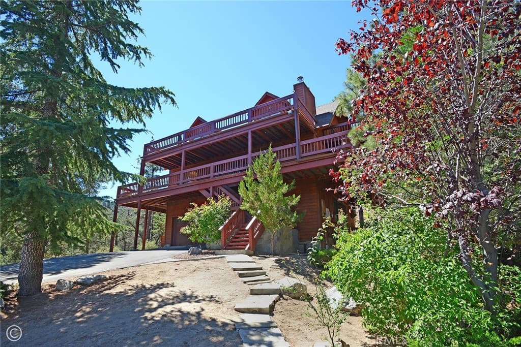 2027 Ivory Lane