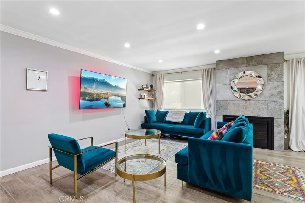 1221 N Kings 203