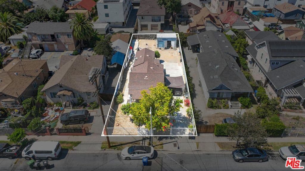 1525 W 37th Street