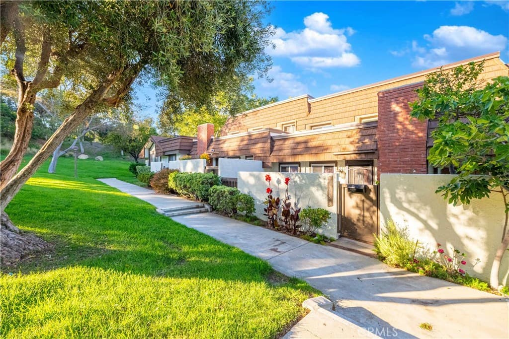 10055 Larwin 3
