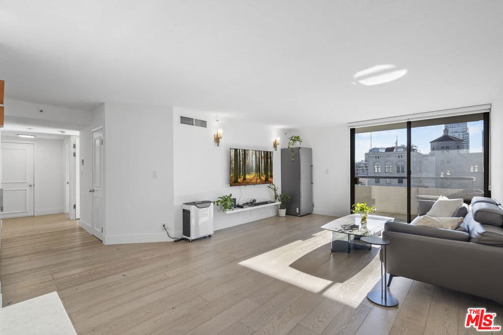 600 W 9th Street 1214