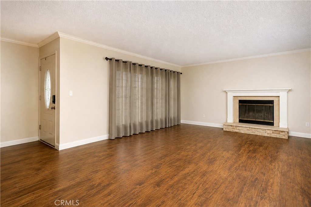 10755 E Avenue R10