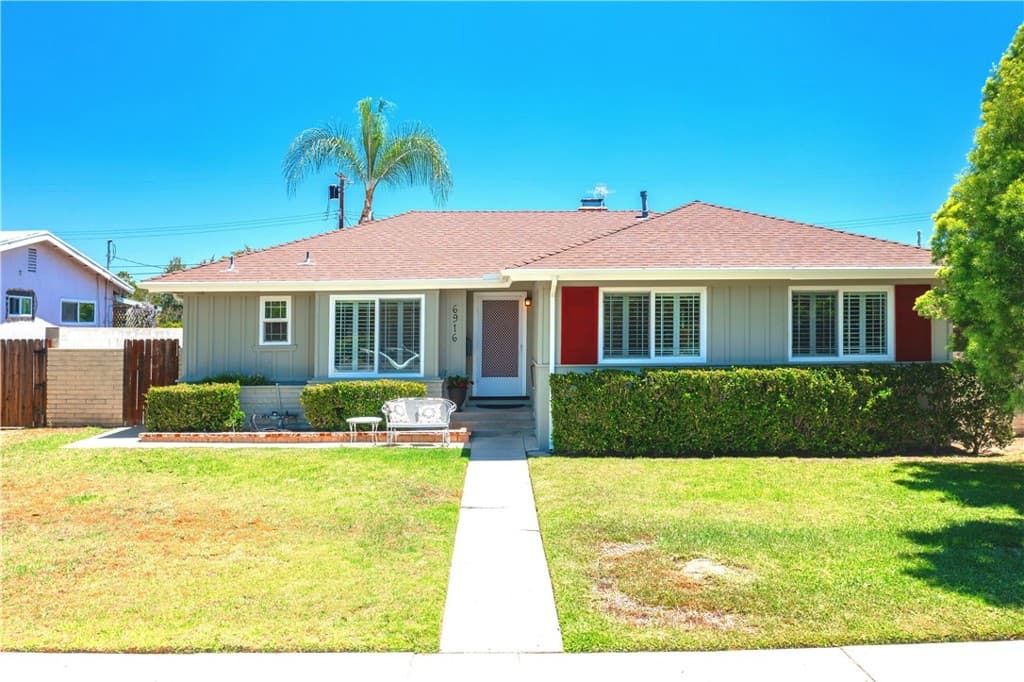 6916 Woodlake