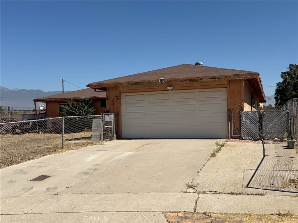 17810 Vine