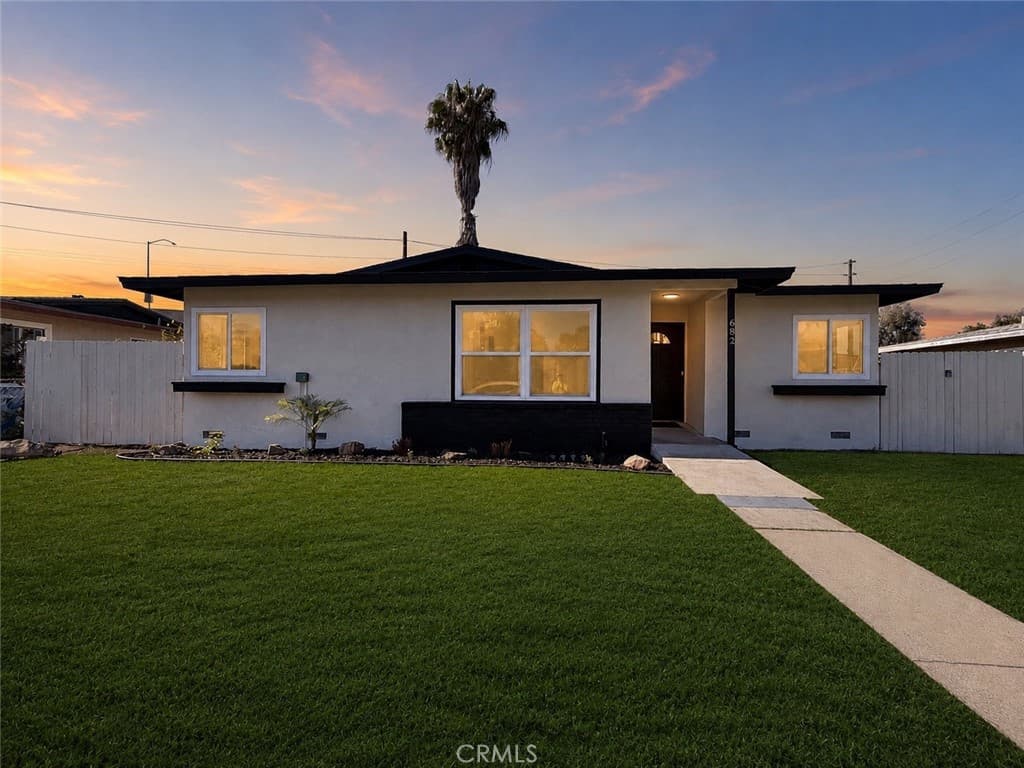 682 E La Verne Avenue