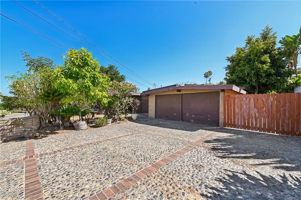 96 Rockinghorse Road