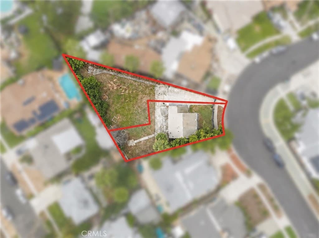 5727 Enfield Avenue