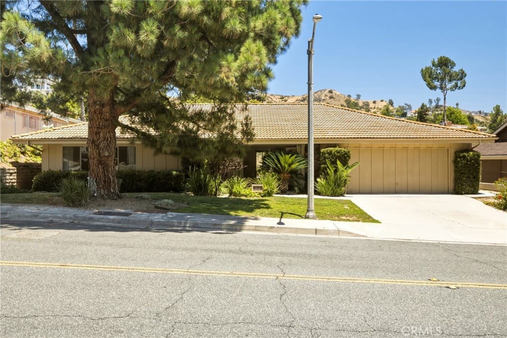 1716 Greenbriar Road