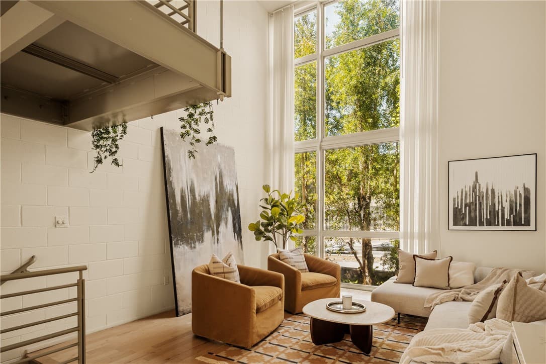 3450 Cahuenga W 907