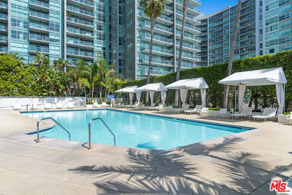 13700 Marina Pointe Drive 1126