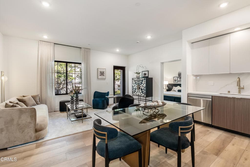 139 S Oak Knoll Avenue 301