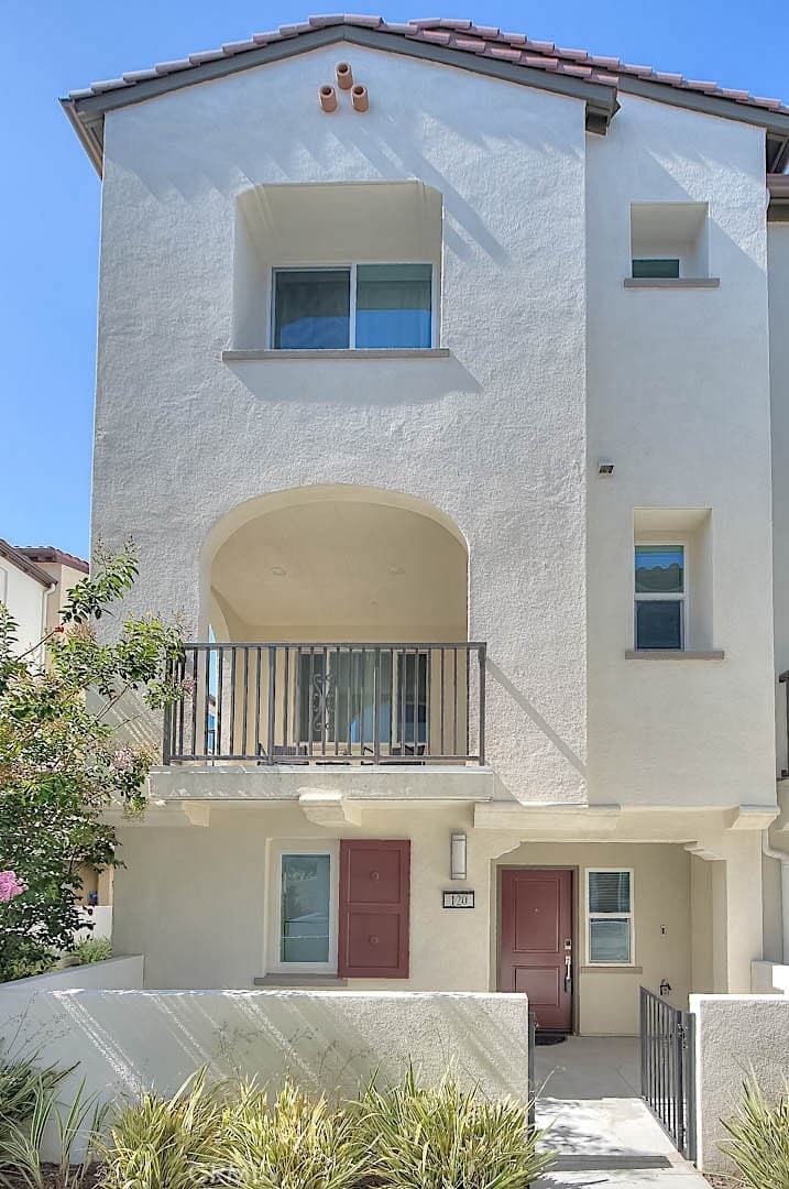 2750 W 182nd 120