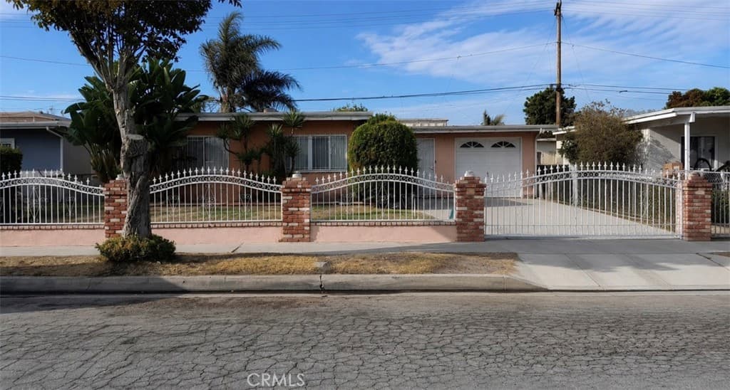 1713 W 163rd
