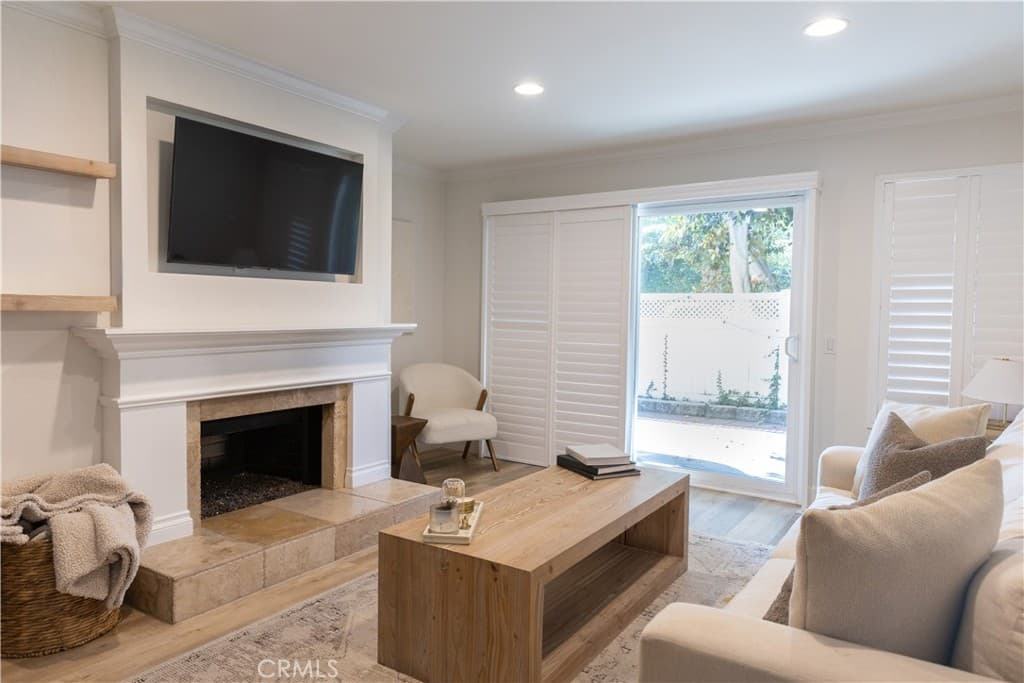 1322 W Park Western 211