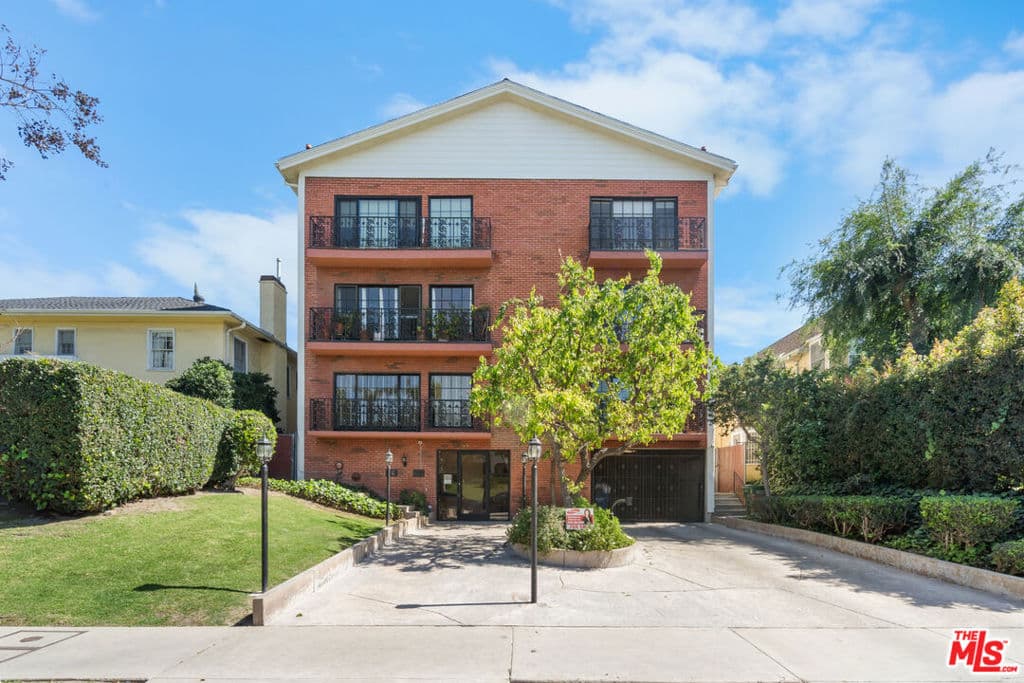 822 S Windsor Boulevard 102