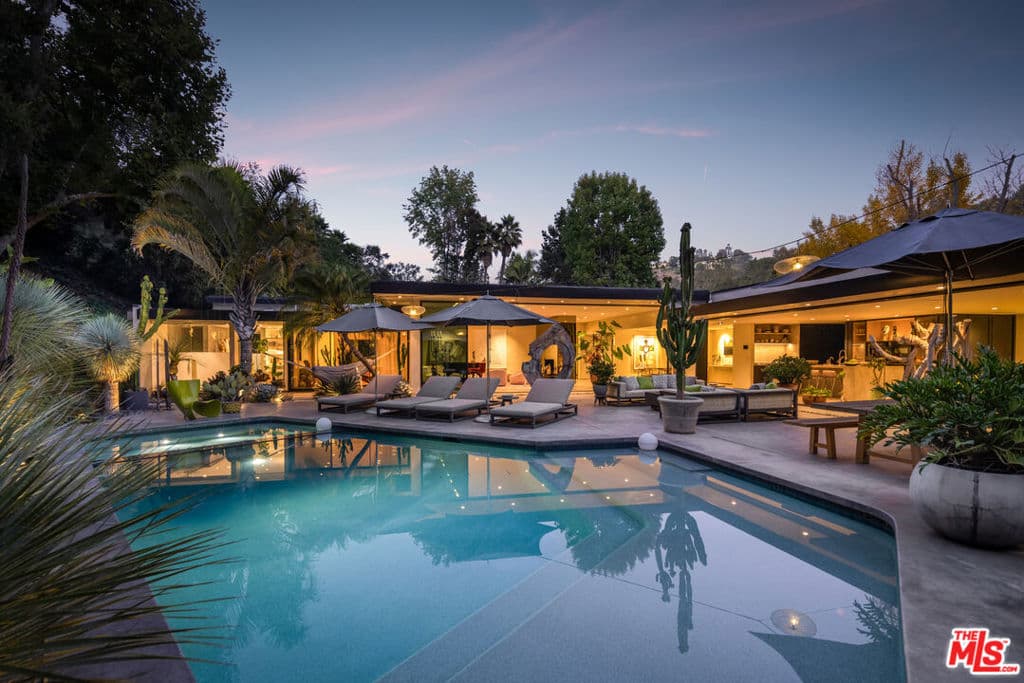 1087 Moraga Drive