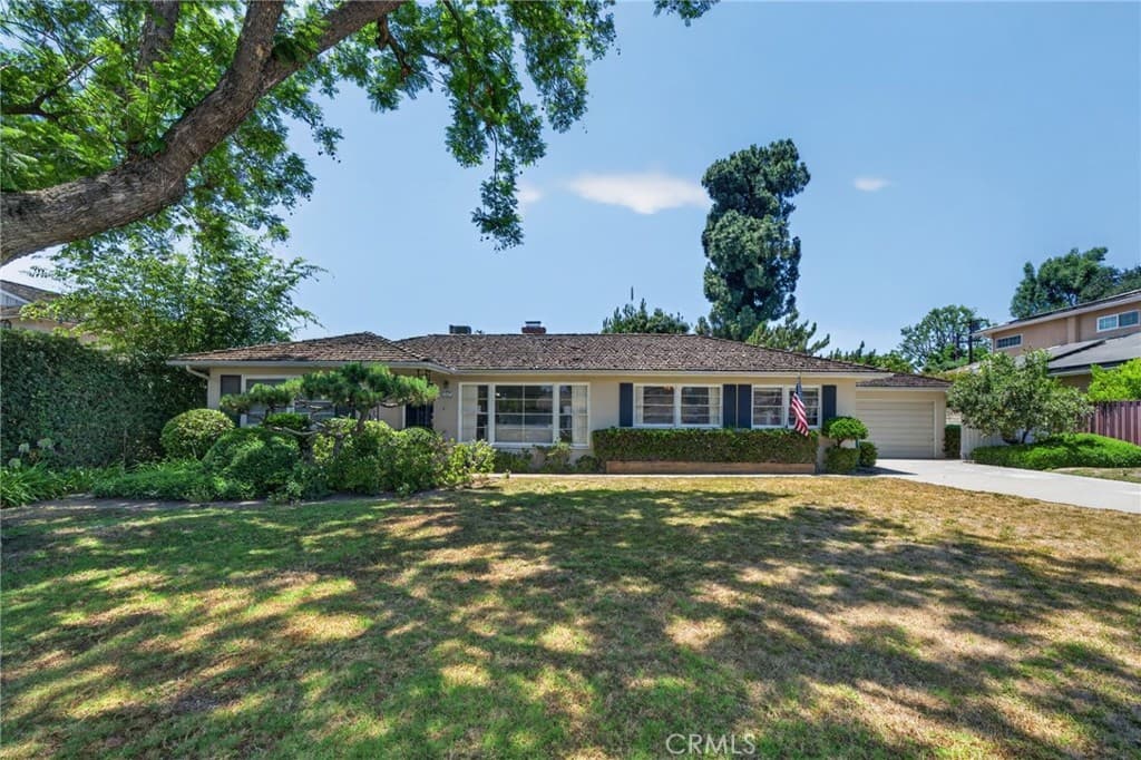17 Cabrillo Road