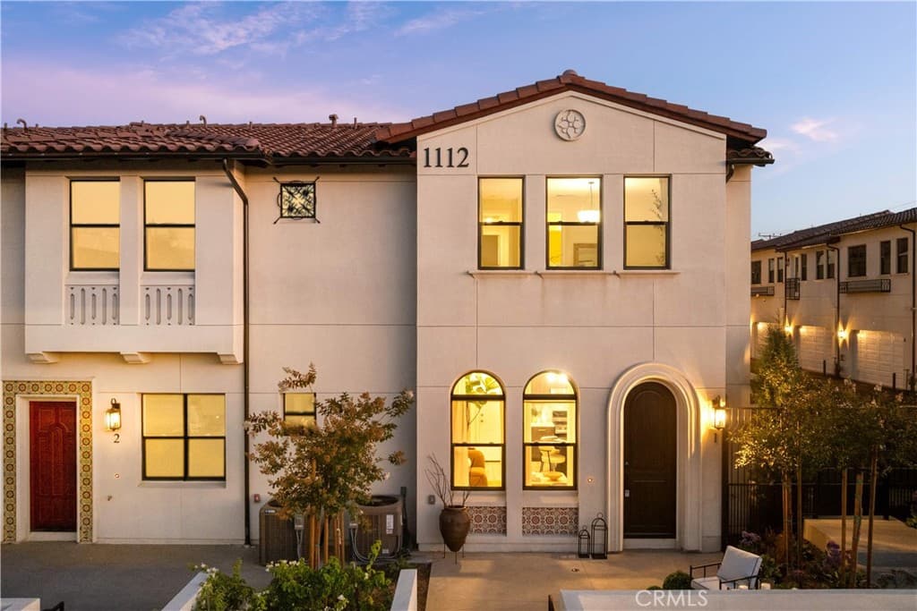 200 N New Avenue 4